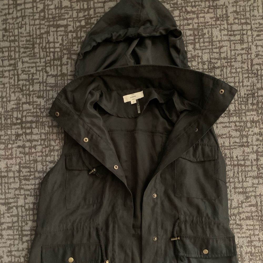 Cut off trench vest with hood